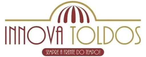 Imagem de toldos e coberturas instalados para proteção solar e conforto em áreas externas.